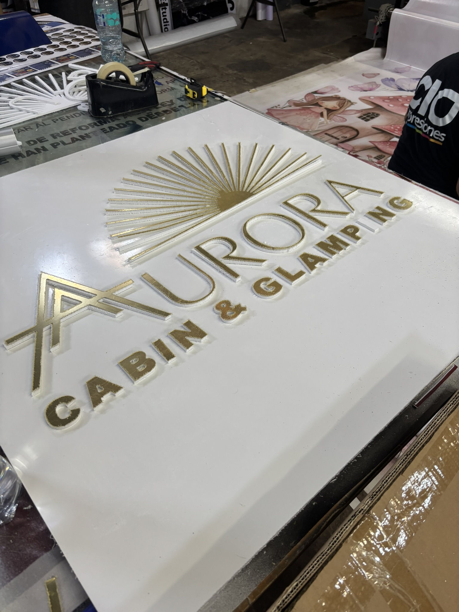 Acrílico dorado CNC